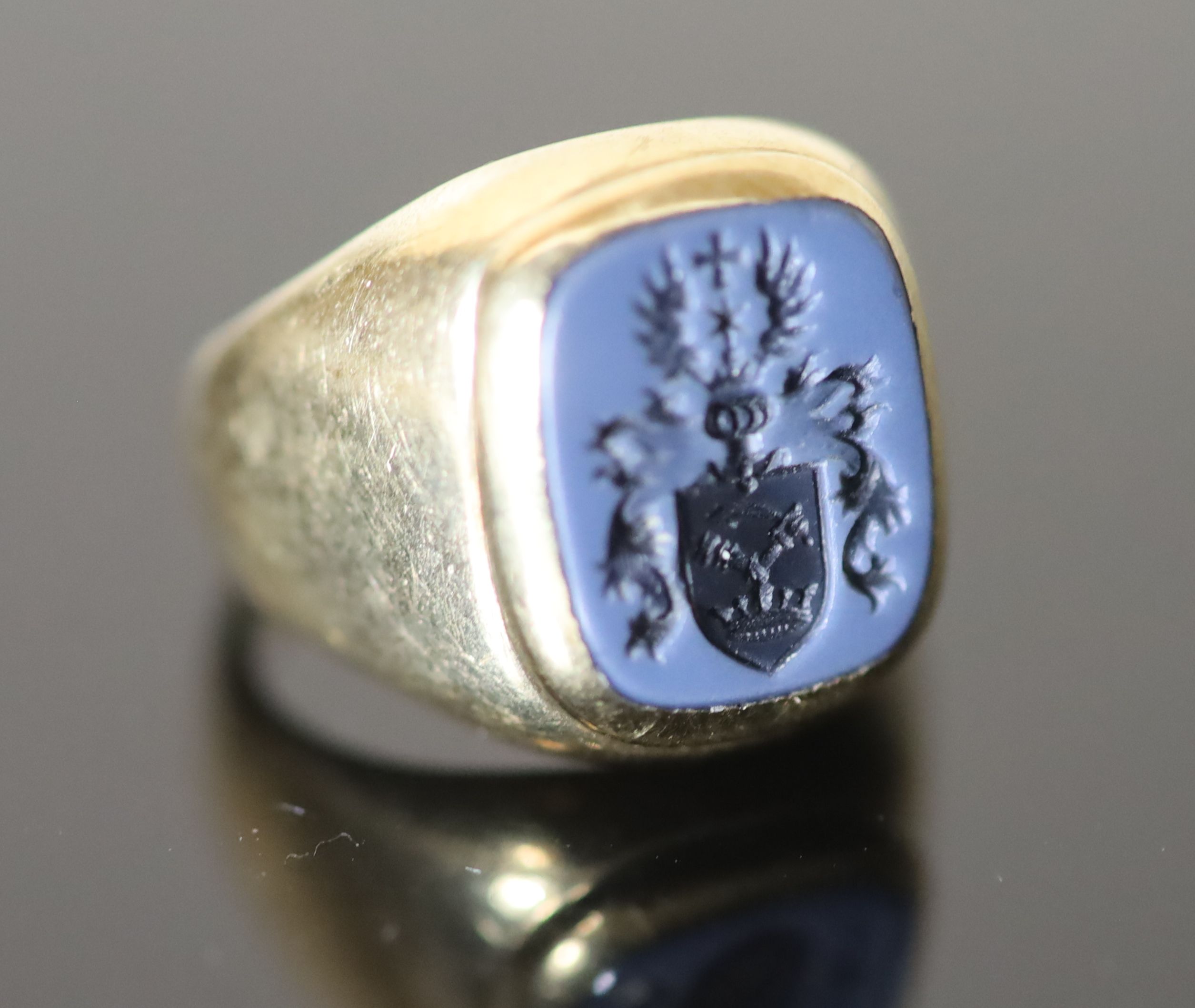 An early-mid 20th century 14ct gold and blue sardonyx set signet ring,